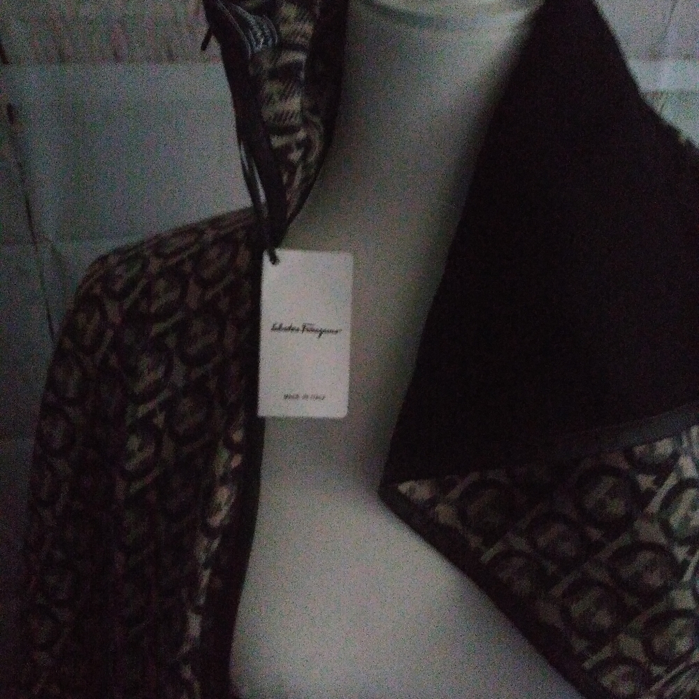 High End / Fall Cape - Picture 5 of 7